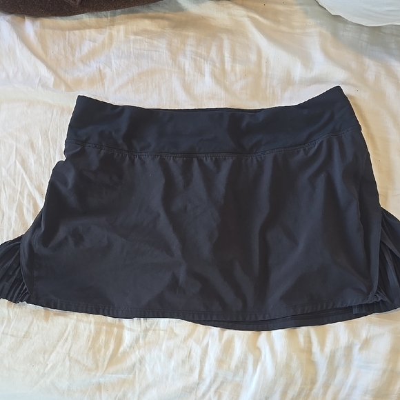 lululemon athletica Dresses & Skirts - Lululemon Play Off The Pleats Skirt